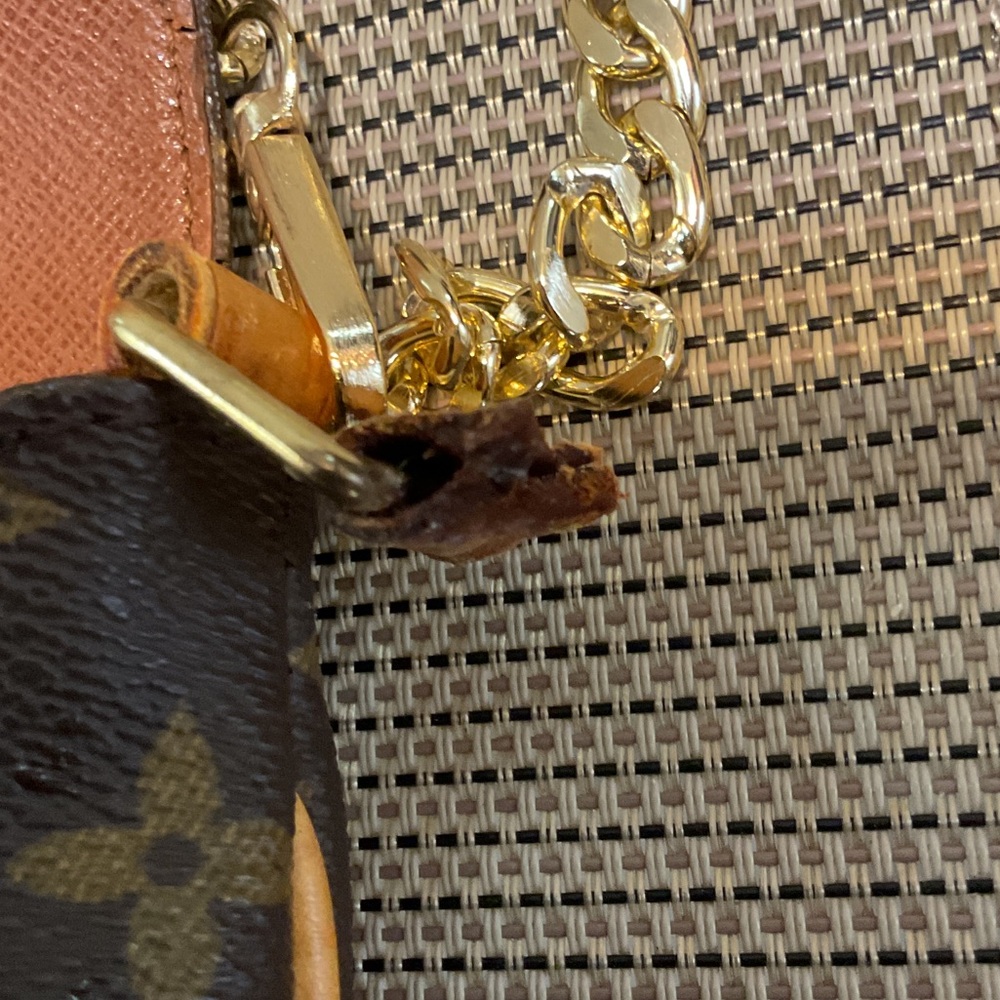 Louis Vuitton Monogram Canvas Crossbody CA0998 - Picture 8 of 16